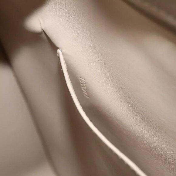 LOUIS VUITTON Monogram Vernis Columbus Tote Bag Beige M91023 LV Auth 100753 - Picture 13 of 16